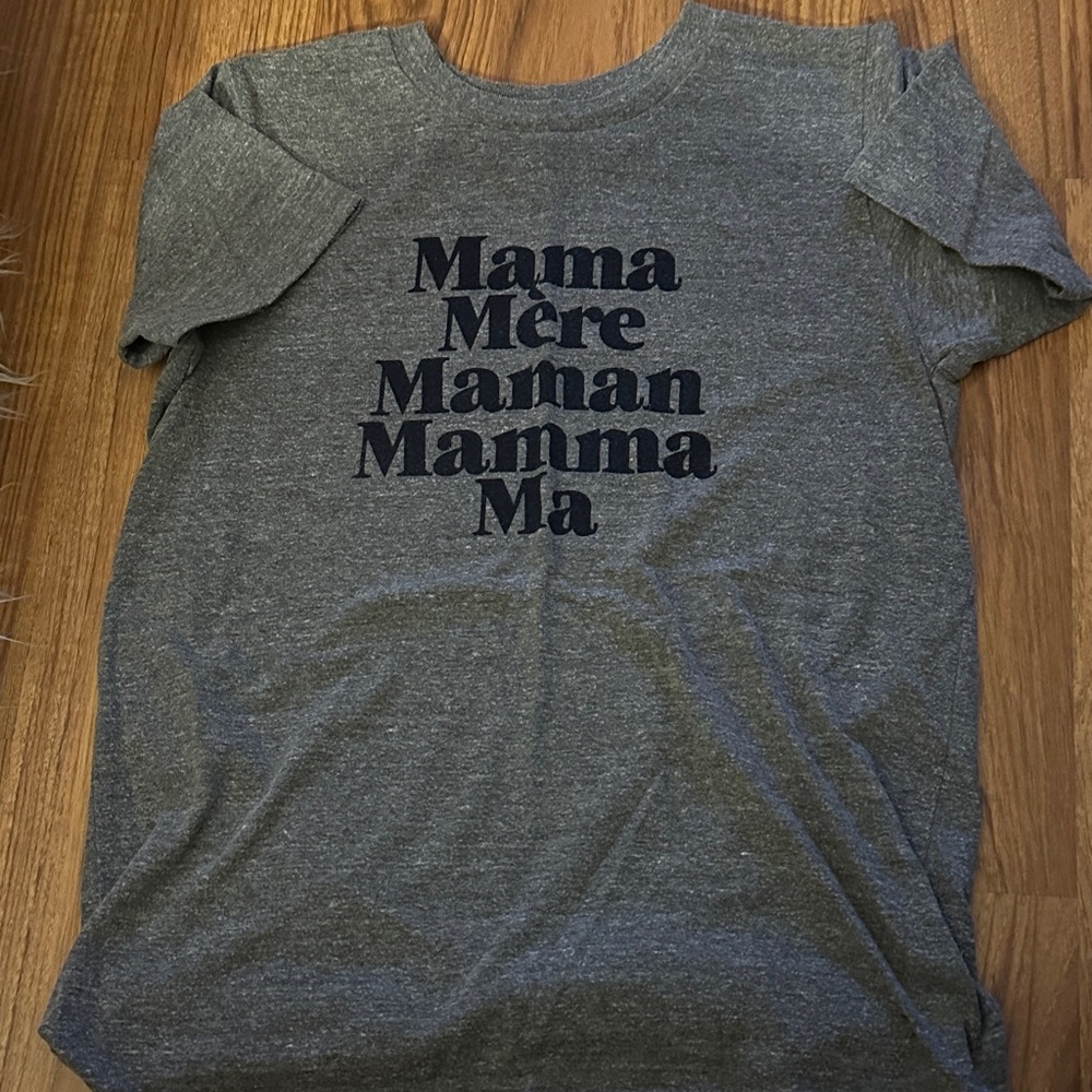 Brinks Gray  Tee with Multilingual 'Mama' Design